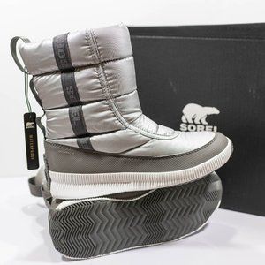 SOLD—Sorel Women's Silver and Gray Winter Boots